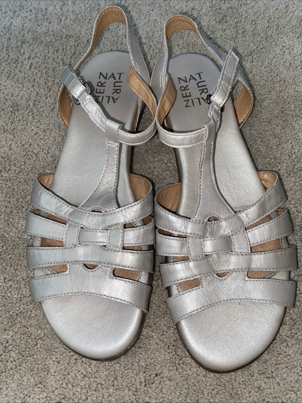 Naturalizer Women's Nanci Comfort Sandal, Silver Leather Size‎ 8